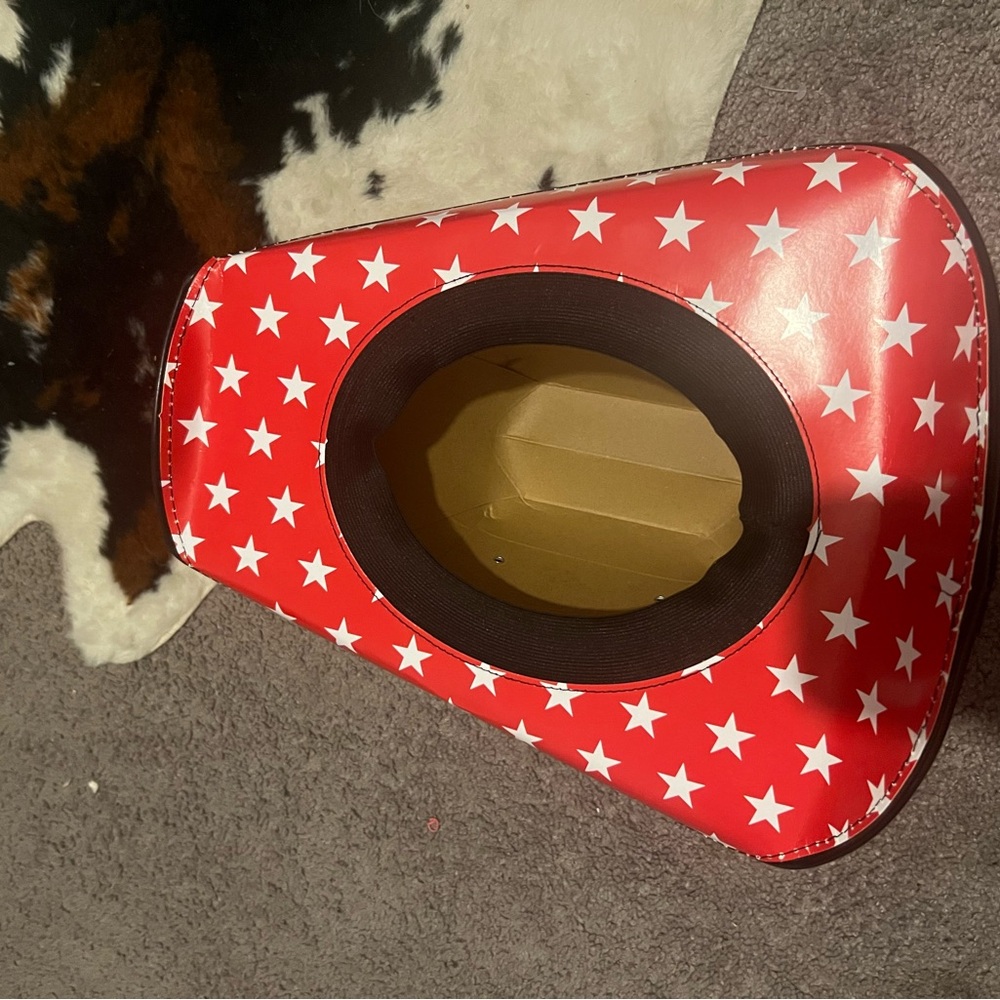 Red Star-Patterned hat